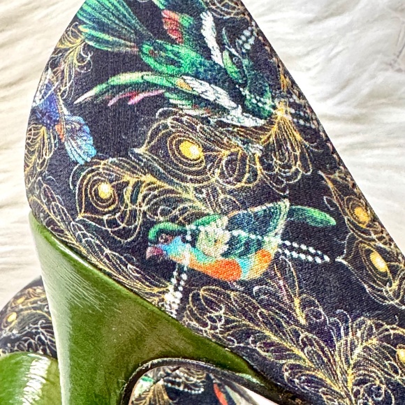 Butter Size 7.5 Made in Italy Heels Green Bow Peacock Print Pointed Toe Pumps - Picture 14 of 15